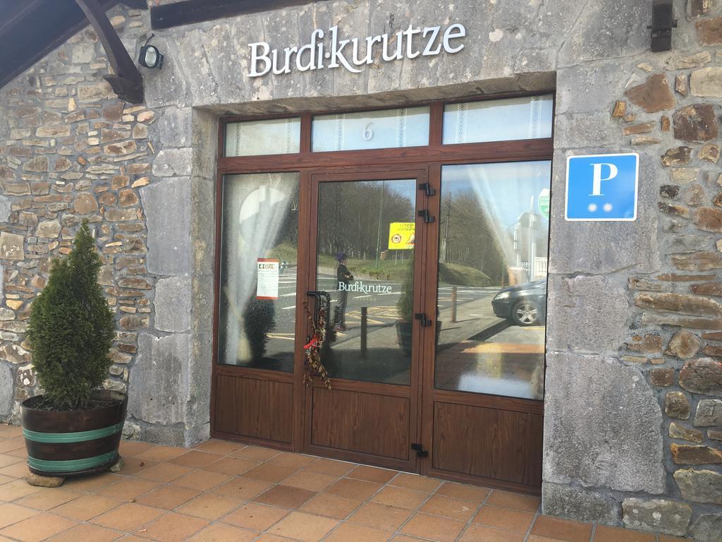 Burdi -Kurutze Pension Уркиола Экстерьер фото